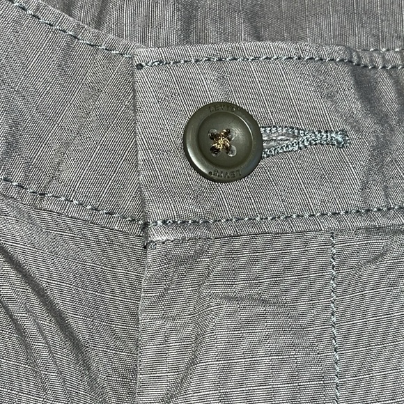 Men’s Levi’s gray cargo shorts W29 - Picture 5 of 8